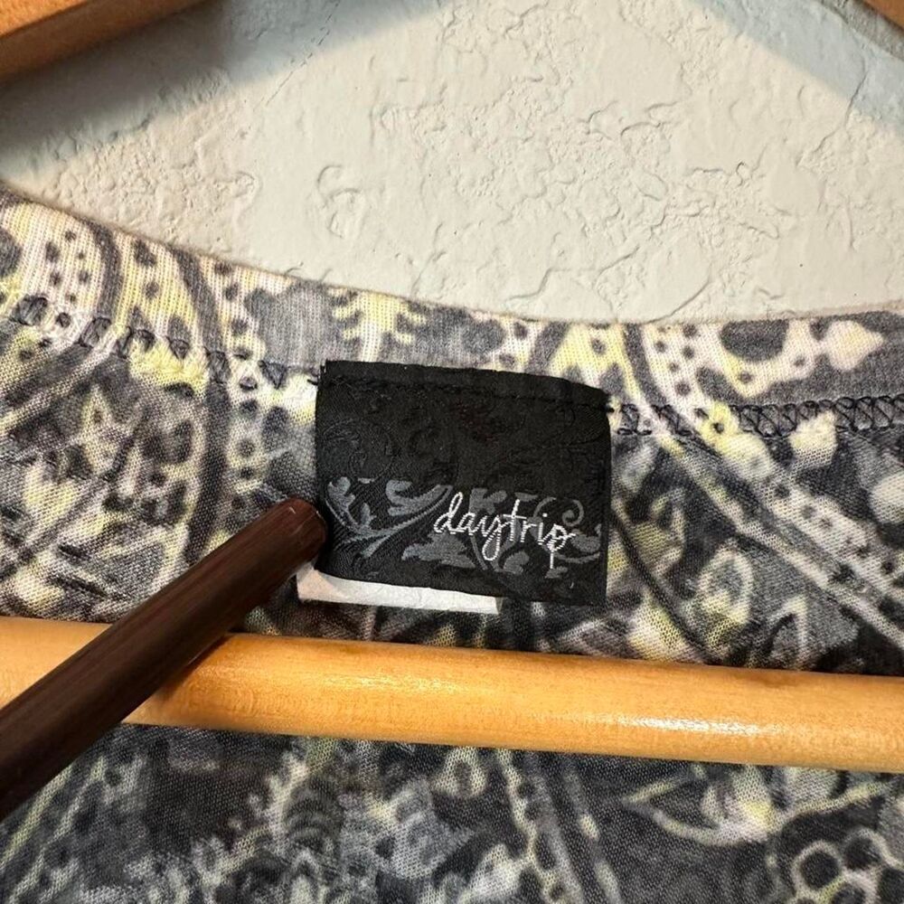 Daytrip Women's multi Blouse - Picture 3 of 5